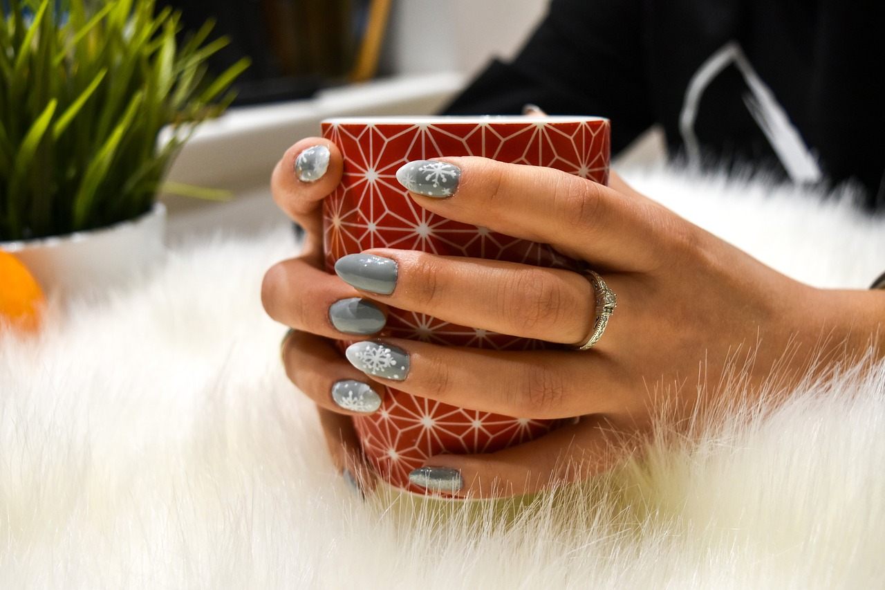 30 Stunning Christmas Nails Ideas for a Festive Holiday Look