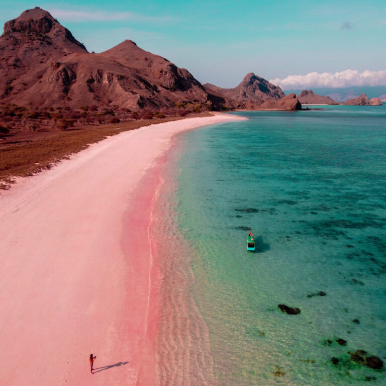 How To Visit The Pink Beach In Komodo Island, Indonesia