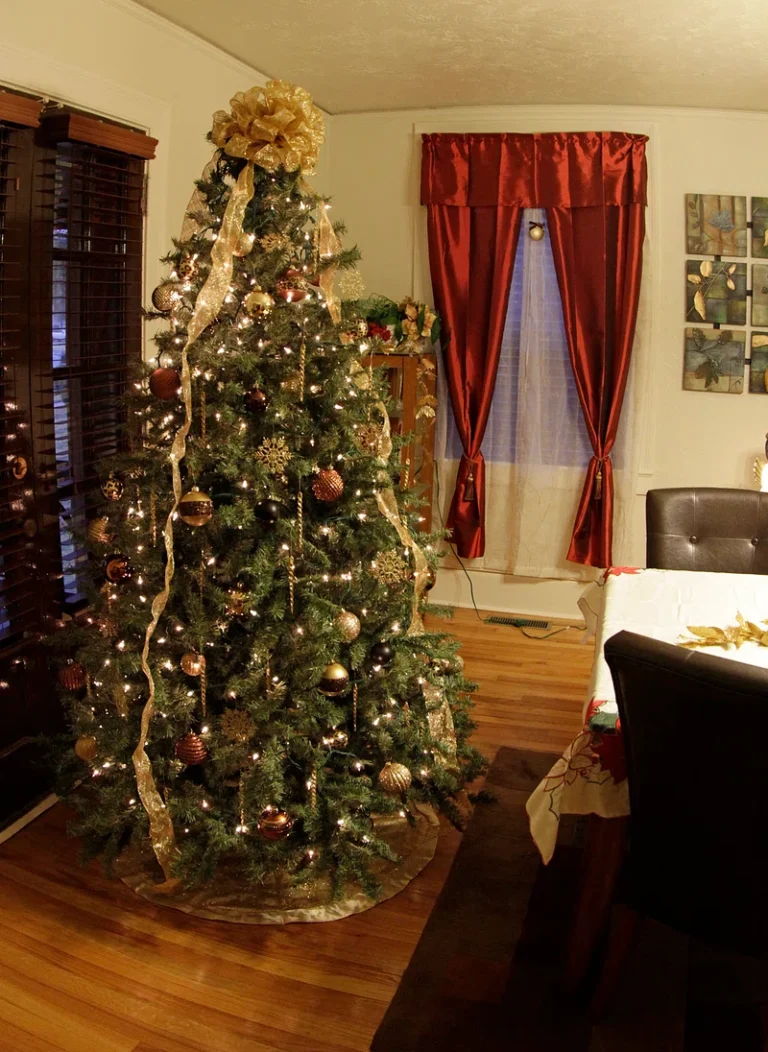 Top Christmas Decoration Trends to Transform Your Home This Year