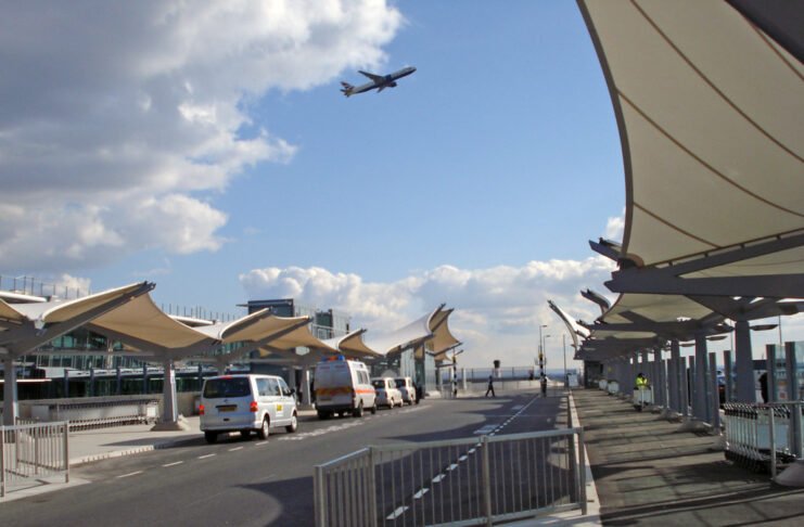 How Do Heathrow Drop-Off Charges Work in London? Tips & Costs Explained