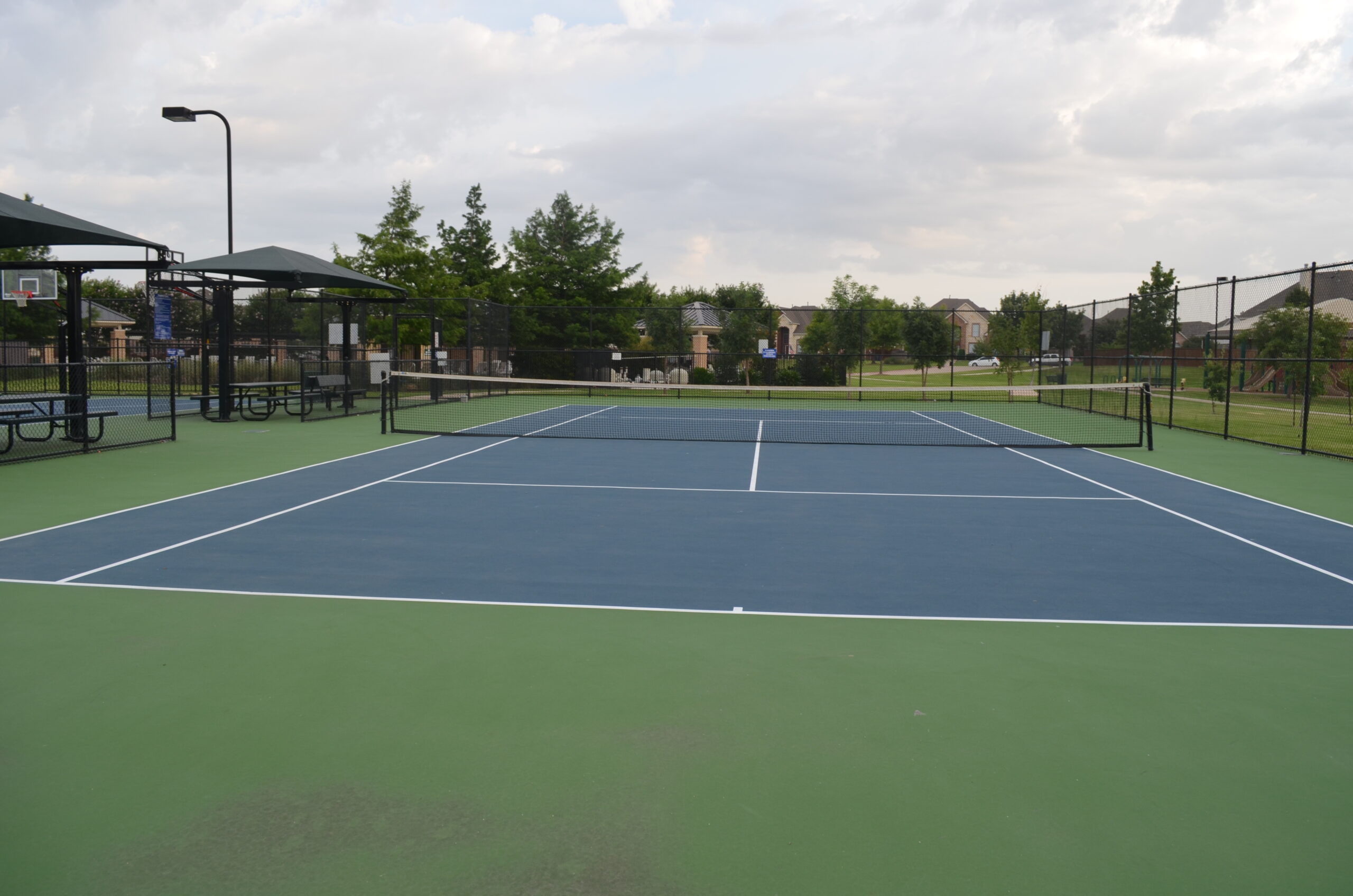 How much does it cost to build a tennis court?