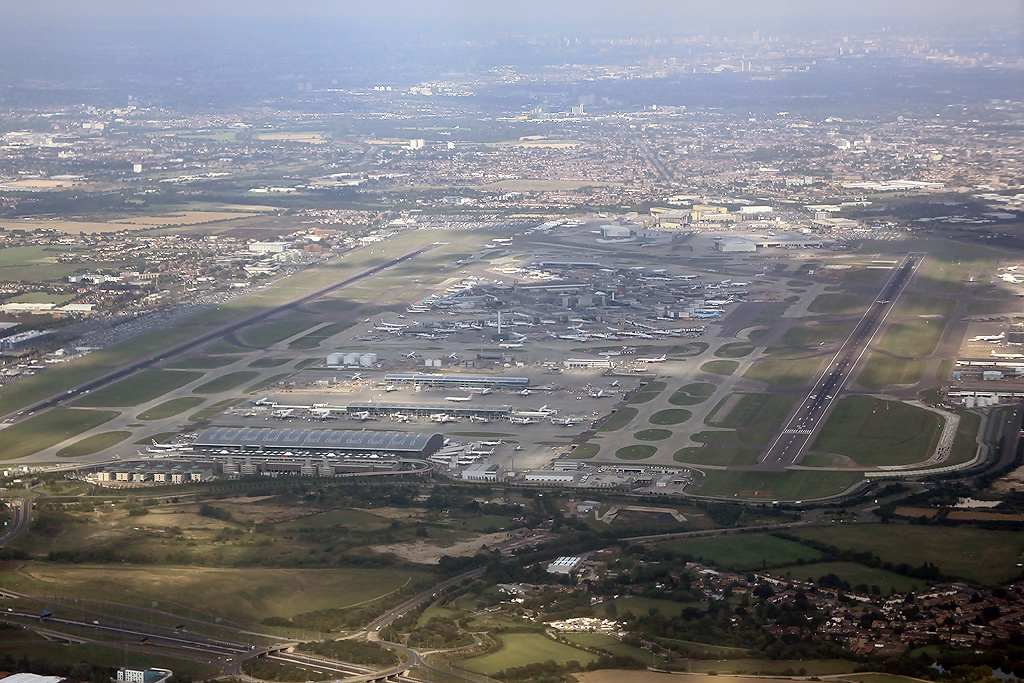 How Do Heathrow Drop-Off Charges Work in London? Tips & Costs Explained